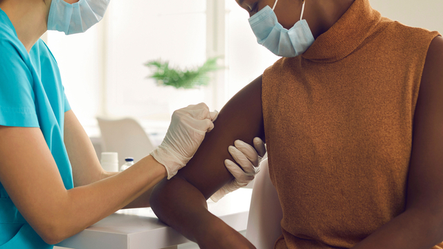 Nurse giving patient a flu shot